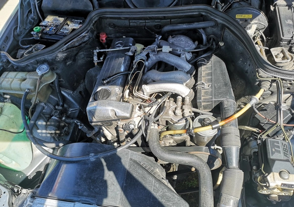Mercedes-Benz W124 (1984-1993) cena 8999 przebieg: 346170, rok produkcji 1988 z Szczecin małe 529